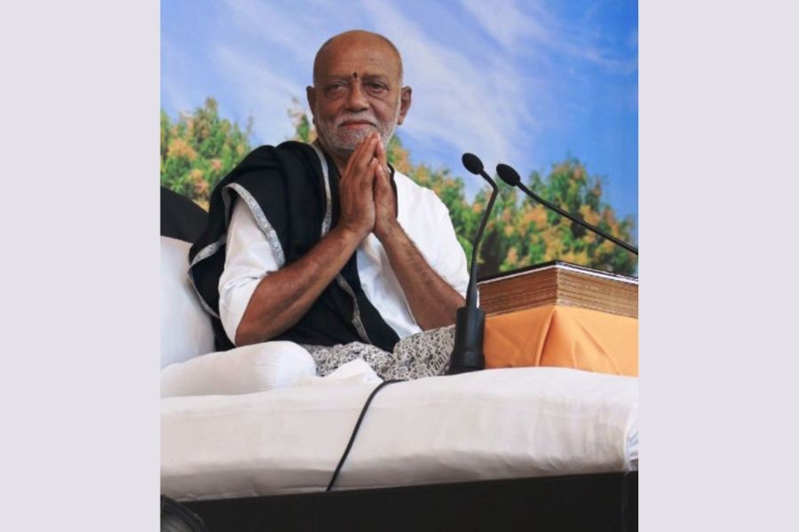 Morari Bapu pays tribute to Odisha train accident victims, announces Rs. 50 lakh assistance