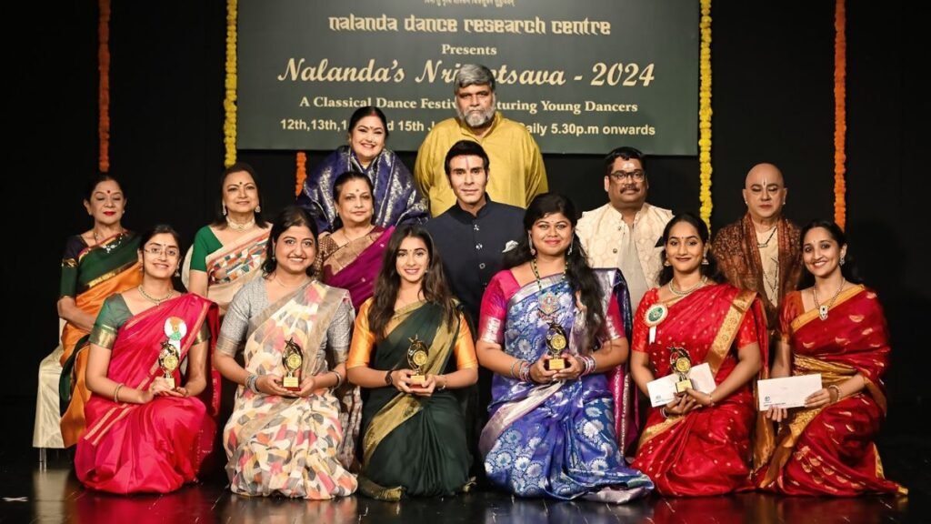 Nalanda Dance Research Centre DRM Uma Rele Present award to Actor Hema Malini & Paresh Rawal in Mumbai - PNN Digital Nalanda Dance Research Centre DRM Uma Rele Present award to Actor Hema Malini & Paresh Rawal in Mumbai - PNN Digital