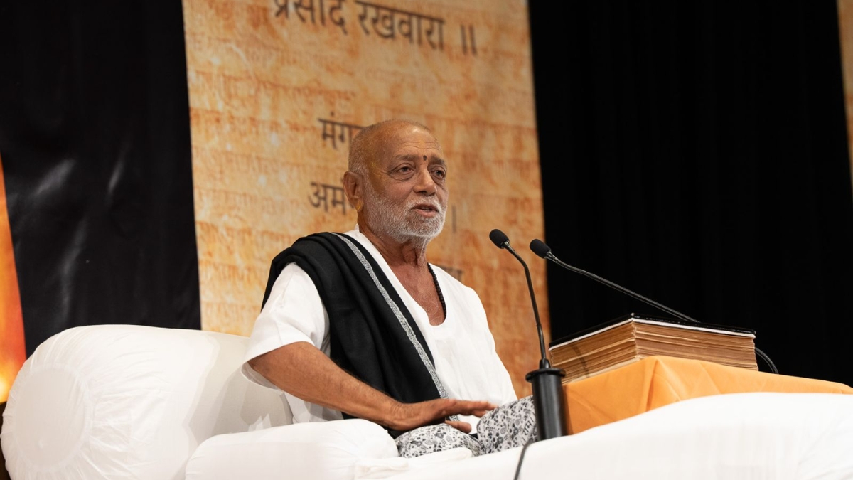 Morari Bapu Asks Harvard to Preserve India’s Sacred Texts as Nine-Day Ram Katha Concludes